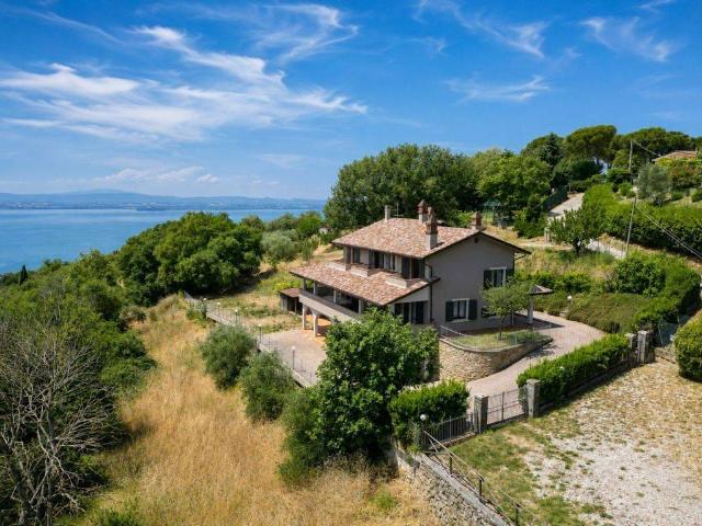 Villa in vendita a Passignano sul Trasimeno PG