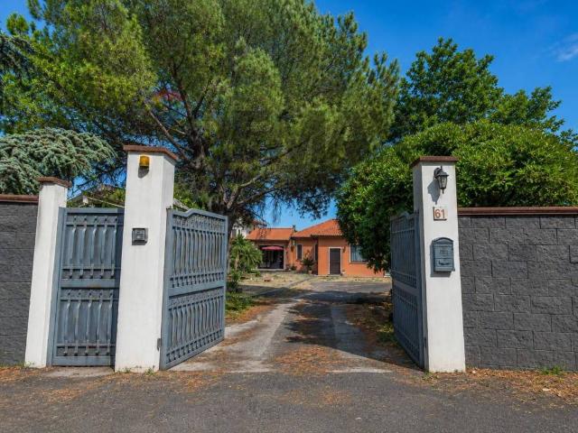 Villa in vendita a Pedara CT