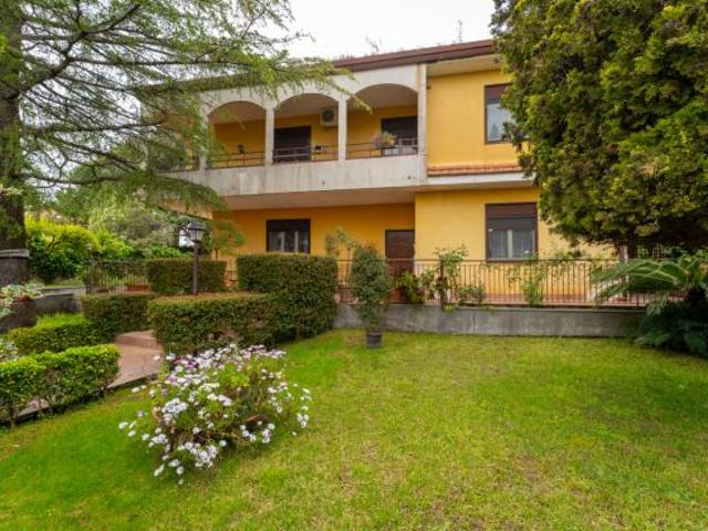 Villa in vendita a Pedara