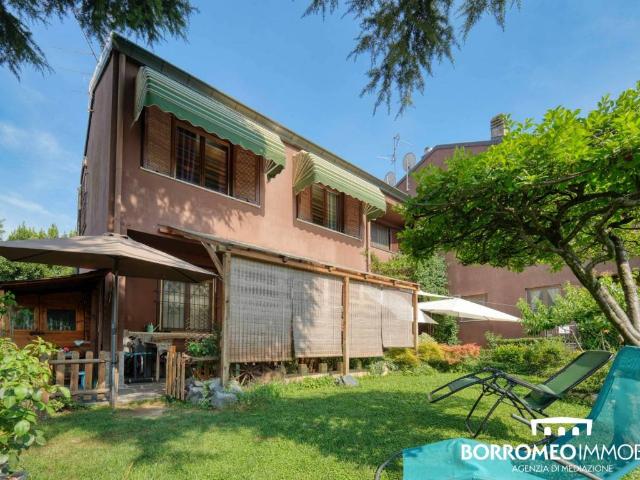 Villa in vendita a Peschiera Borromeo MI