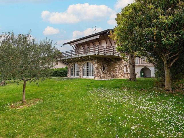 Villa in vendita a Peschiera del Garda VR