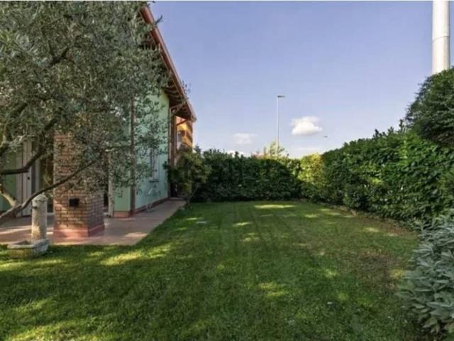 Villa in vendita a Peschiera del Garda VR
