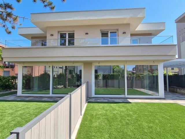 Villa in vendita a Peschiera del Garda VR