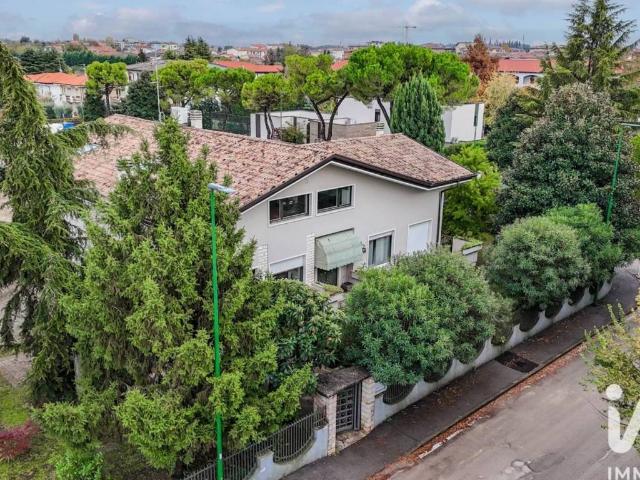 Villa in vendita a Peschiera del Garda VR
