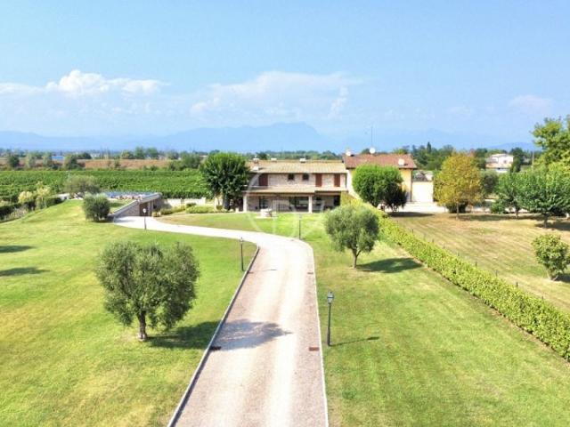 Villa in vendita a Peschiera del Garda strada Santa Cristina