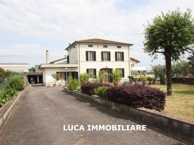Villa in vendita a Pescia PT