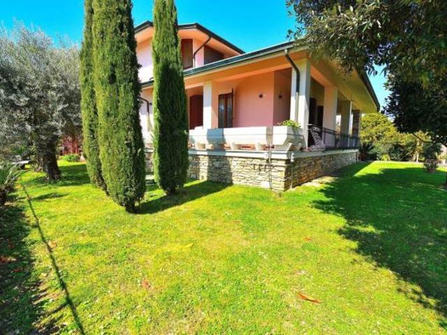 Villa in vendita a Pescia
