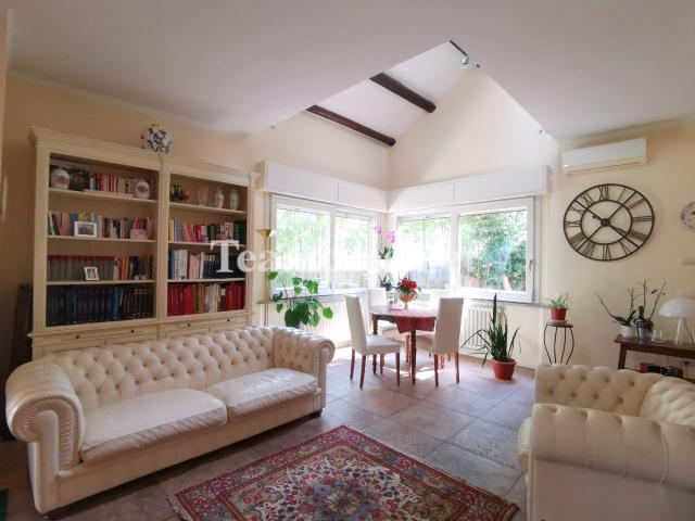 VILLA in VENDITA a PESARO CENTRO di 7 vani