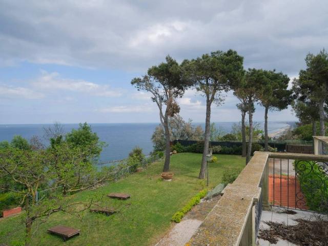 Villa in vendita a Pesaro PU