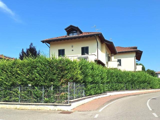 Villa in vendita a Pessano con Bornago MI