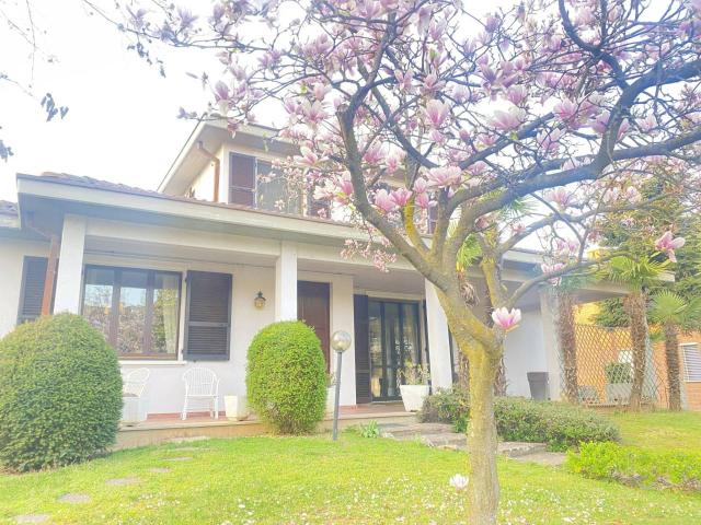 Villa unifamiliare in vendita a Piacenza