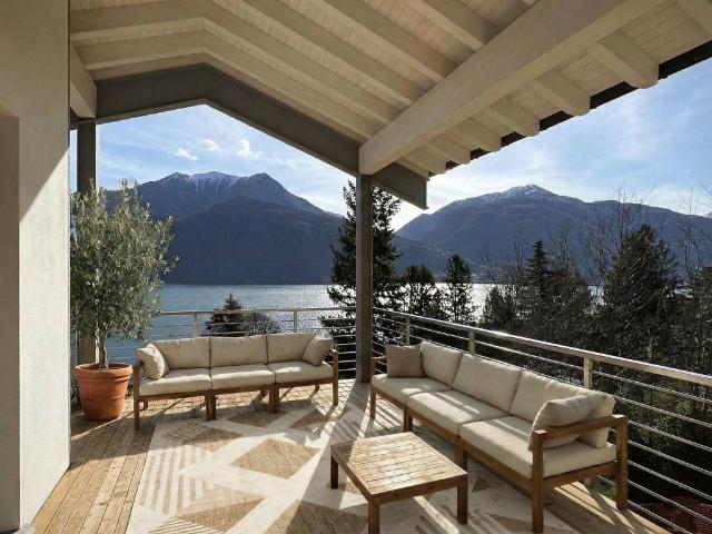 Villa in vendita a Pianello del Lario CO