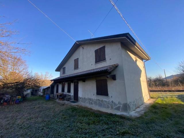 Villa in vendita a Pianello Val Tidone PC