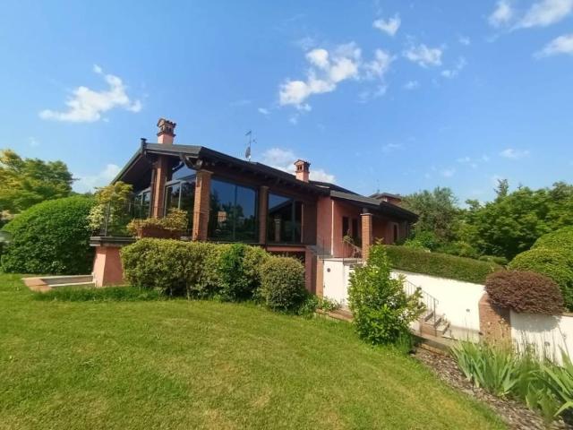 Villa in vendita a Pianello Val Tidone PC