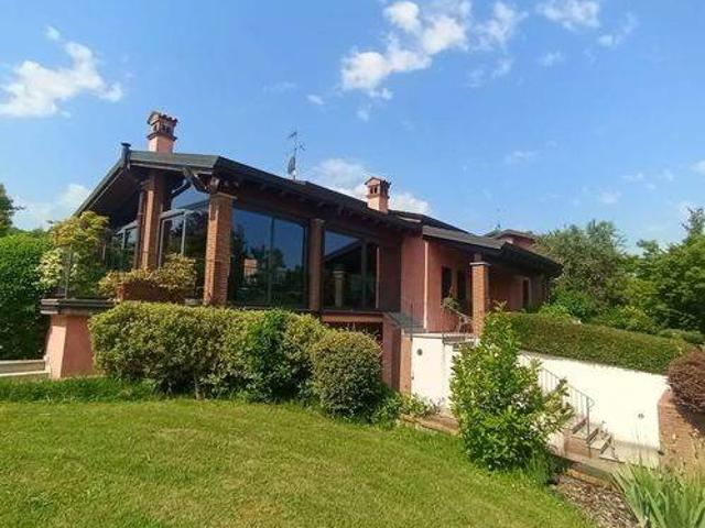 Villa in vendita a Pianello Val Tidone PC