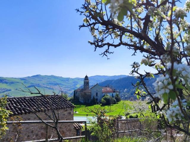 Villa in vendita a Pianello Val Tidone PC