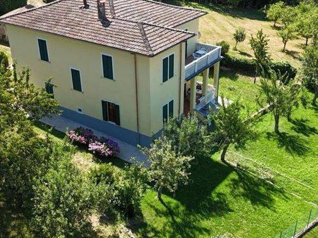 Villa in vendita a Piazza al Serchio LU