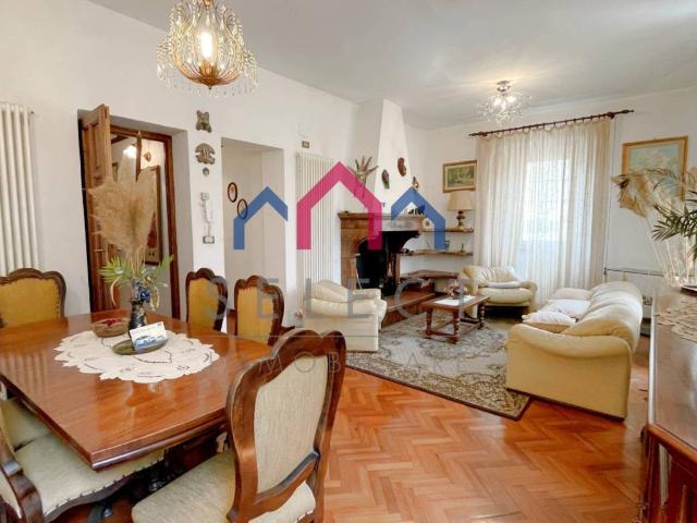 Villa in vendita a Piazza al Serchio LU