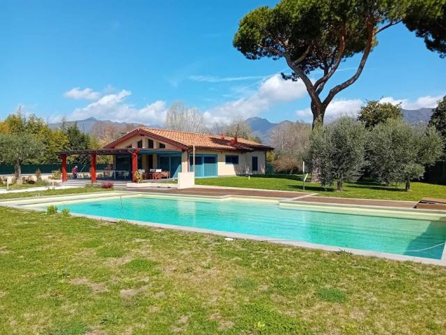 Villa in vendita a Pietrasanta LU