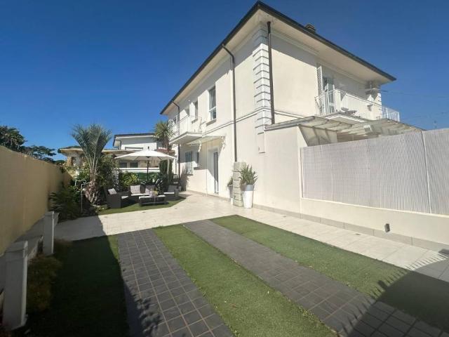 Villa in vendita a Pietrasanta LU
