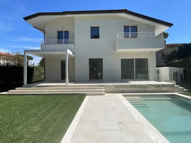 Villa in vendita a Pietrasanta LU