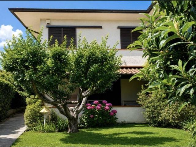 Villa in vendita a Pietrasanta LU