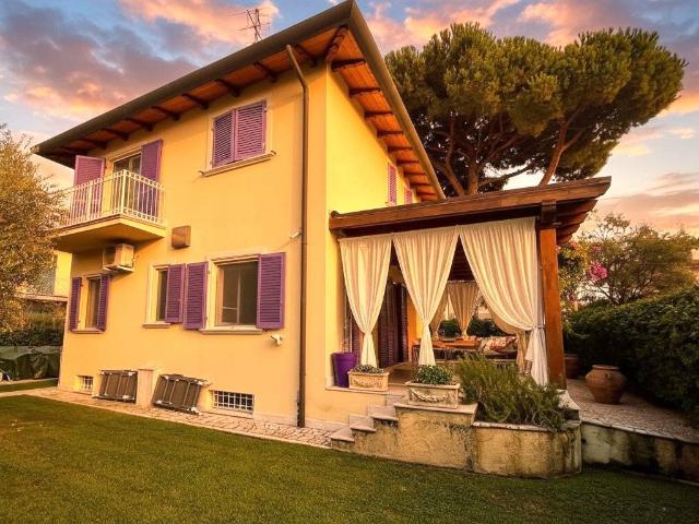 Villa in vendita a Pietrasanta LU