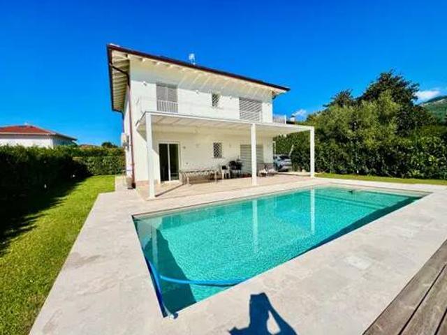 Villa in vendita a Pietrasanta LU
