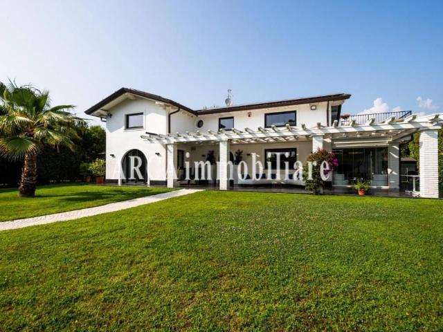 Villa in vendita a Pietrasanta LU