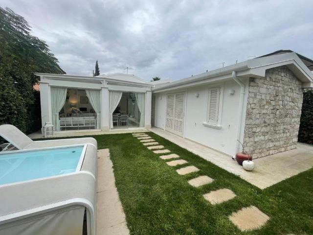 Villa in vendita a Pietrasanta LU