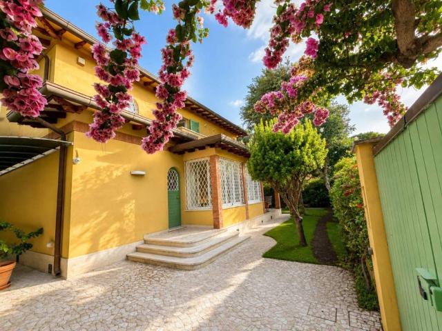 Villa in vendita a Pietrasanta LU