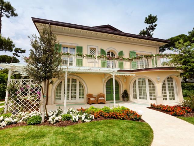 VILLA in VENDITA a PIETRASANTA MARINA DI PIETRASANTA di 12 vani