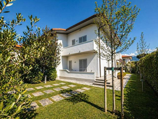 VILLA in VENDITA a PIETRASANTA Marina di Pietrasanta di 7 vani