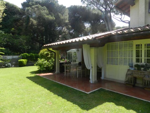 VILLA in VENDITA a PIETRASANTA MARINA DI PIETRASANTA di 8 vani