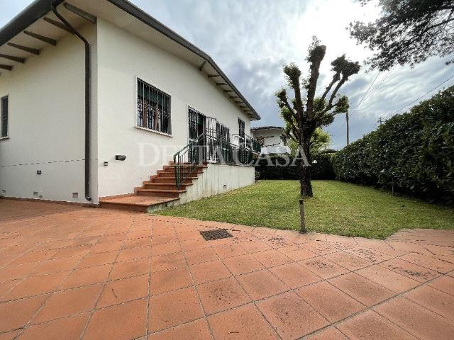 VILLA in VENDITA a PIETRASANTA Marina di Pietrasanta di 9 vani
