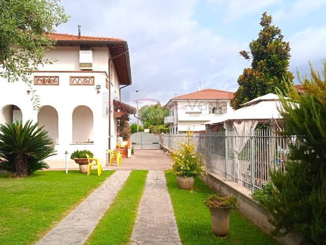 Villa in vendita a Pietrasanta, Pontestrada
