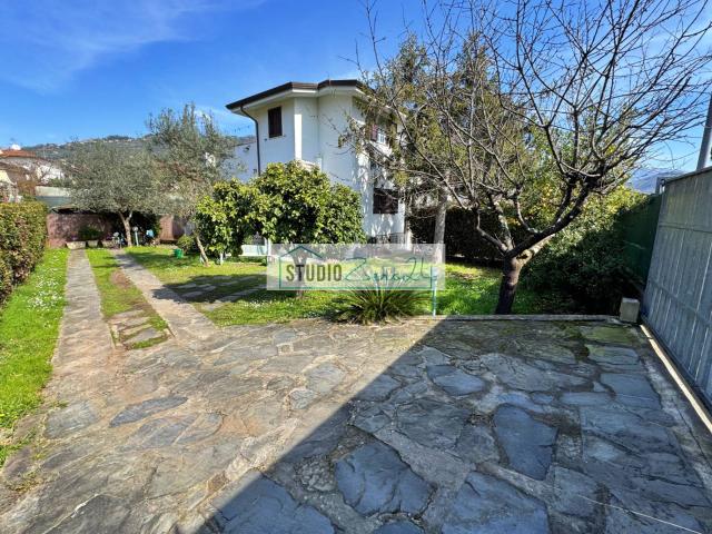 Villa in vendita a Pietrasanta, Traversagna