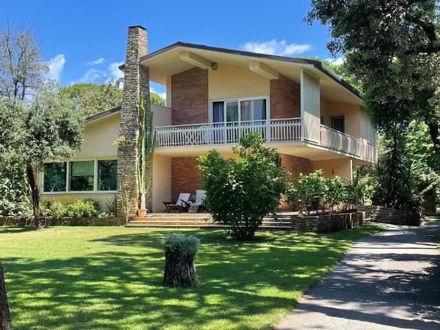 Villa in vendita a Pietrasanta via colombo, 24