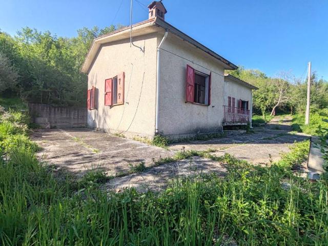 Villa in vendita a Pietrastornina AV