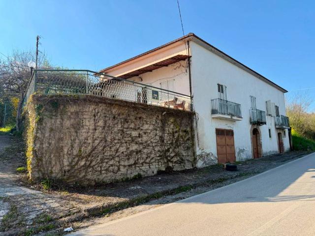 Villa in vendita a Pietrastornina AV