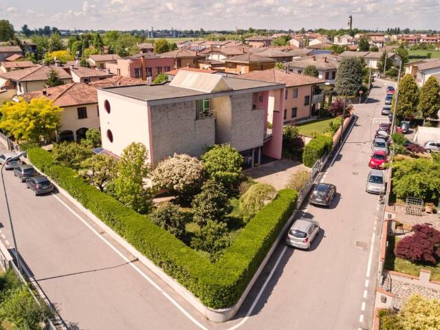 Villa in vendita a Pieve d'Olmi CR
