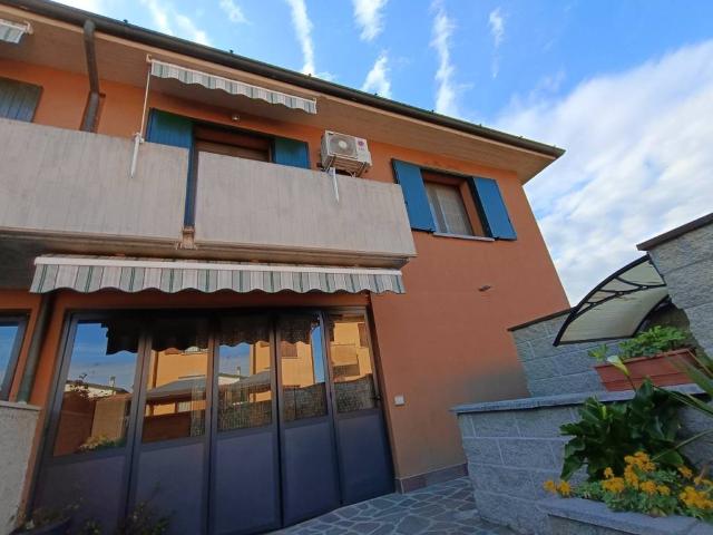 Villa in vendita a Pieve d'Olmi CR