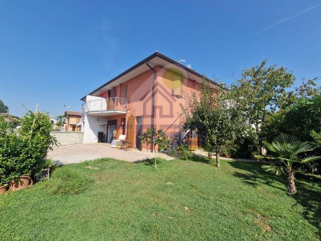 Villa in vendita a Pieve d'Olmi CR