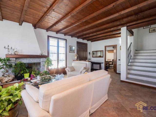Villa in vendita a Pieve del Cairo PV