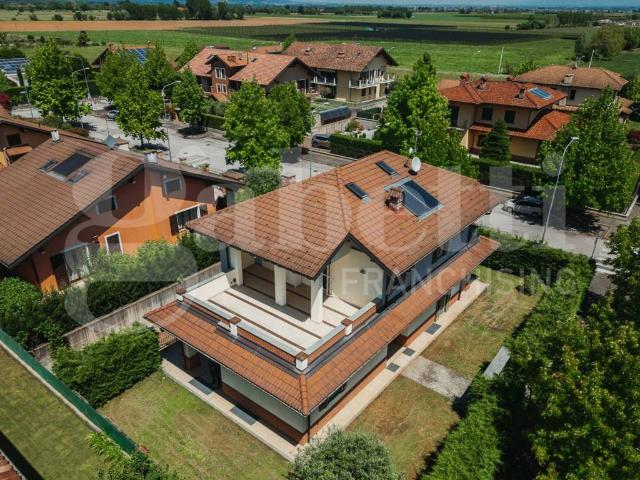 Villa in vendita a Pinerolo TO