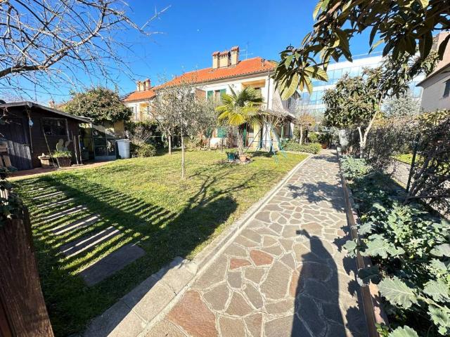 Villa in vendita a Pioltello MI