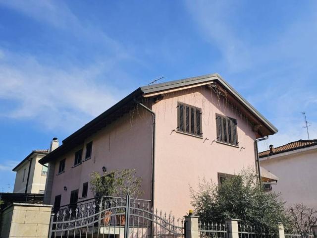 Villa in vendita a Pioltello MI