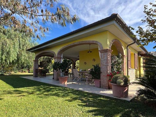 Villa in vendita a Piombino LI
