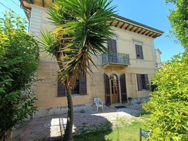 Villa in vendita a Pisa 325 mq Rif: 1419175