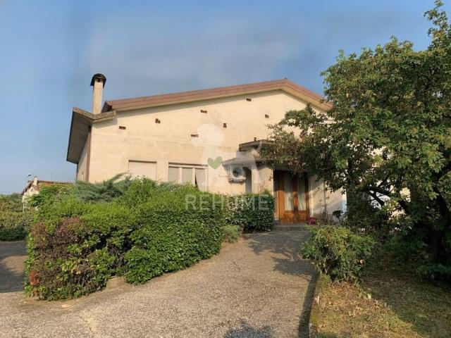 Villa in vendita a Pradamano UD